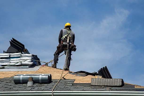 Professional Roofing technician working in Rossville, KS